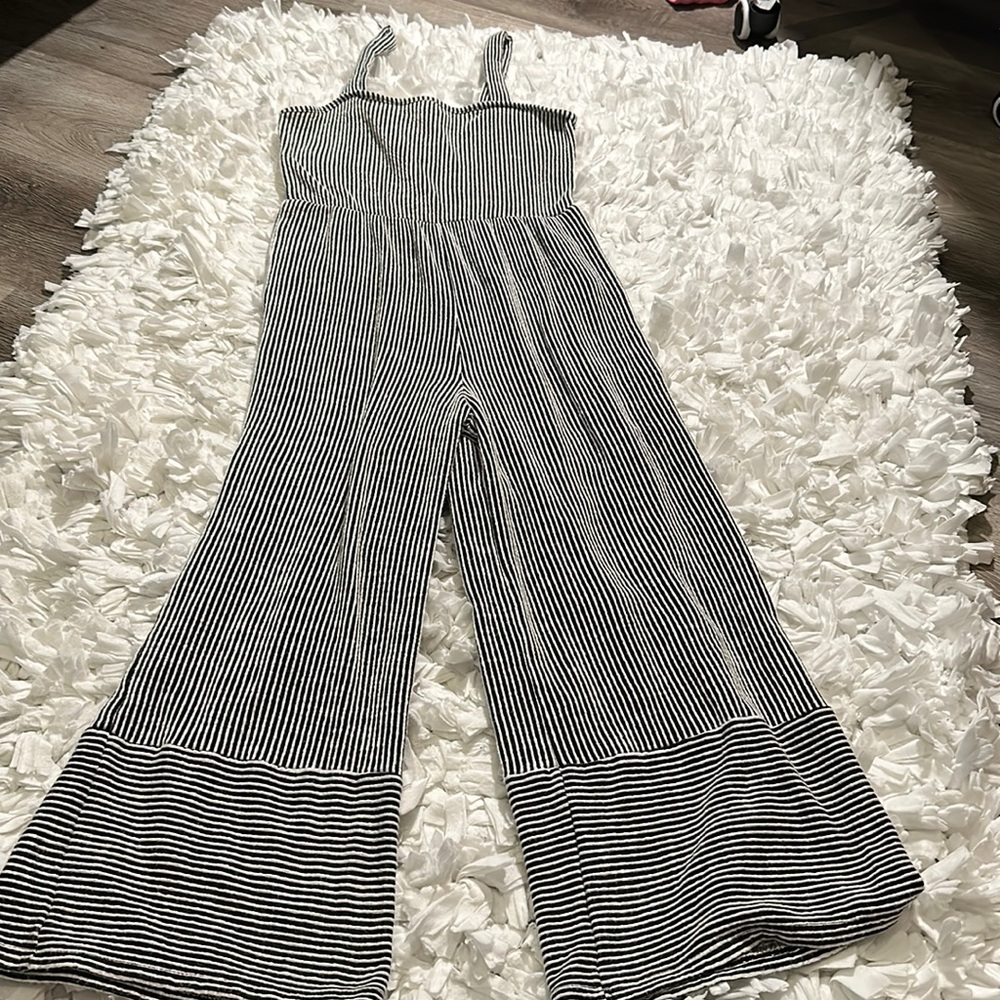 Women jumper size medium black/gray stripes